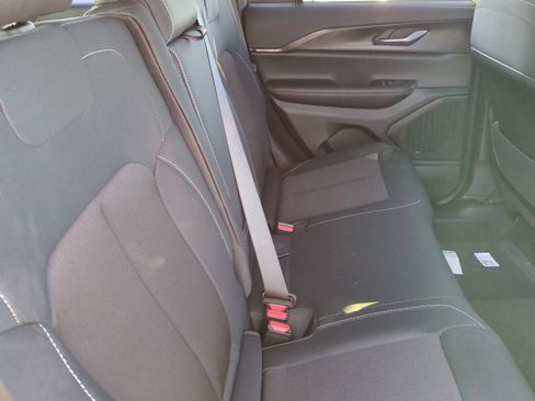 New 2025 Jeep Grand Cherokee Laredo image 18