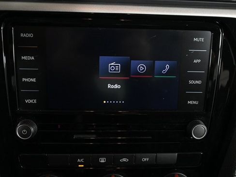 Certified 2021 Volkswagen Passat 2.0T S image 23