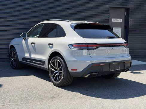 Certified 2023 Porsche Macan AWD/4WD image 3