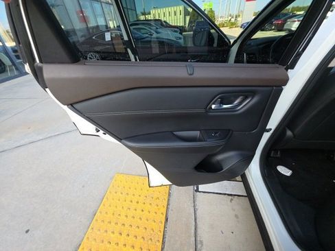 Used 2023 Nissan Rogue SL w/ SL Premium Package image 24