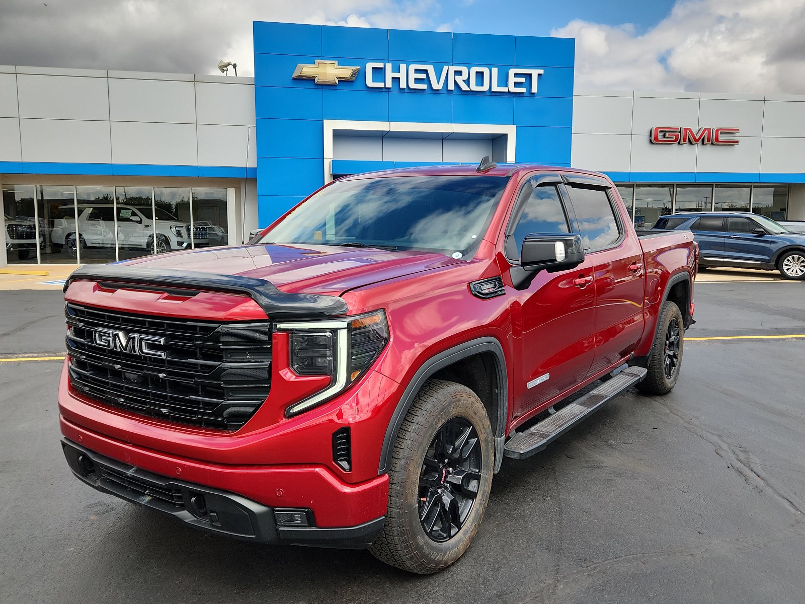 Used 2024 GMC Sierra 1500 Elevation w/ Elevation Premium Package AWD/4WD image 1