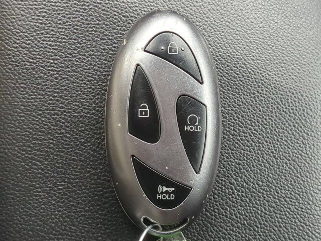 Used 2025 Hyundai Elantra SEL FWD image 28