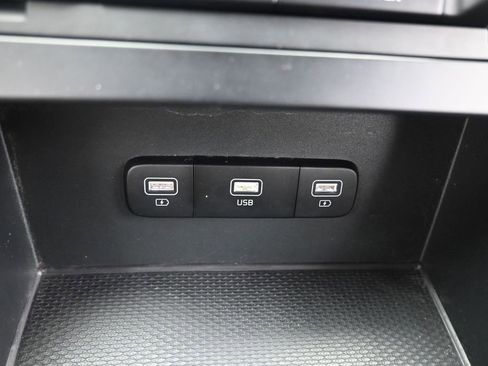 Used 2022 Kia Carnival LX FWD image 29