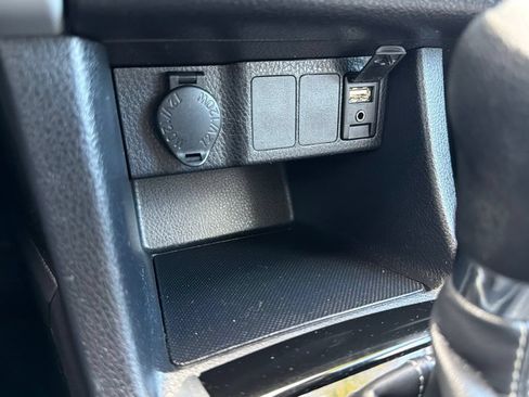 Used 2017 Toyota Corolla LE w/ Carpet Mat Package (TMS) FWD image 27