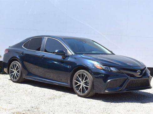 Used 2021 Toyota Camry SE FWD image 1