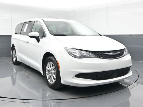 Used 2023 Chrysler Voyager LX image 1