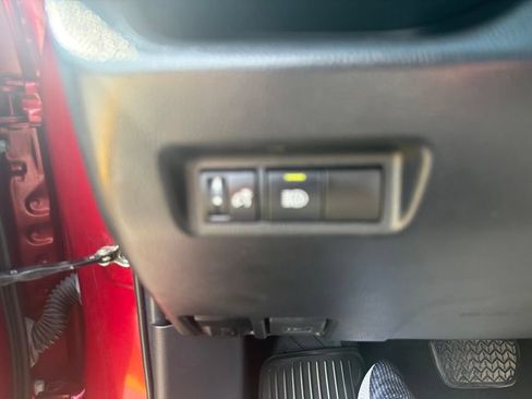 Used 2021 Toyota RAV4 LE AWD/4WD image 19
