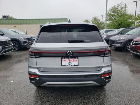 New 2025 Volkswagen Taos SE AWD/4WD image 5