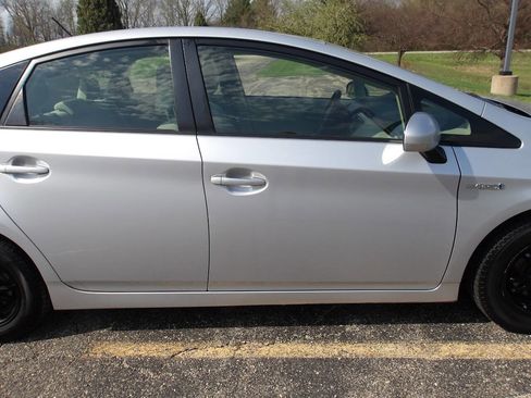 Used 2015 Toyota Prius Two image 30