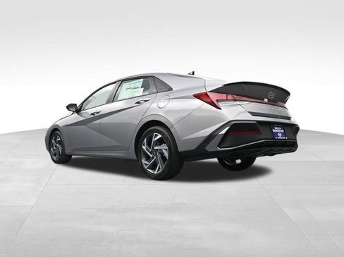 Used 2025 Hyundai Elantra Sport FWD image 34