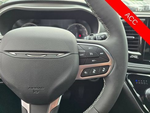 New 2027 Chrysler Pacifica Select FWD image 15