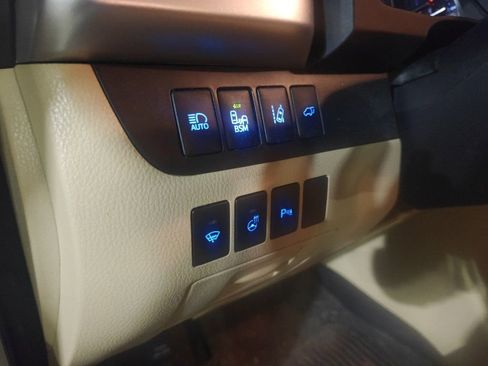 Used 2016 Toyota Highlander Limited Platinum w/ Four Season Floor Mat Package image 8