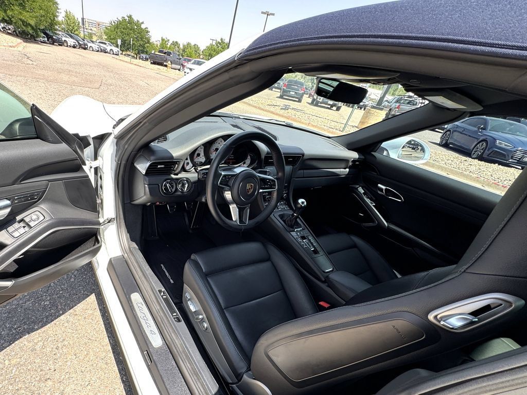 Used 2019 Porsche 911 Targa 4 AWD/4WD image 24