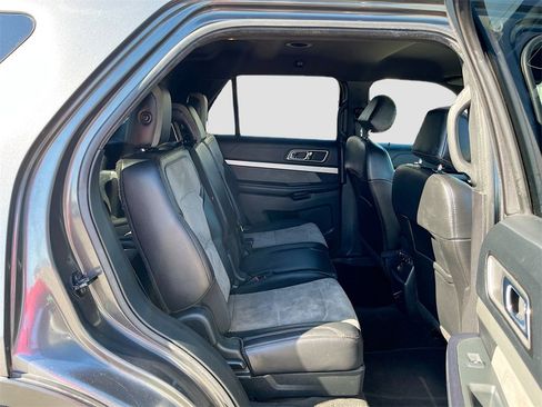 Used 2017 Ford Explorer XLT w/ Equipment Group 202A image 27