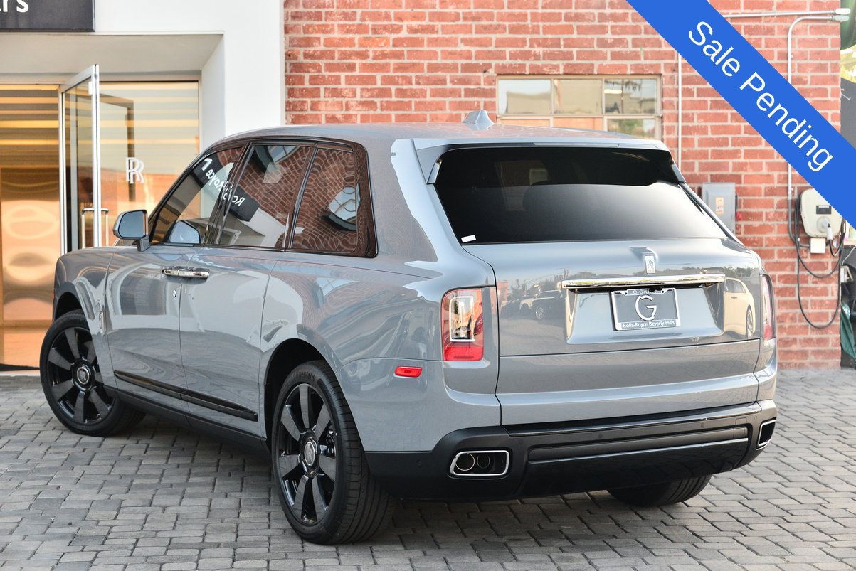 Certified 2022 Rolls-Royce Cullinan w/ Technology Package AWD/4WD image 2