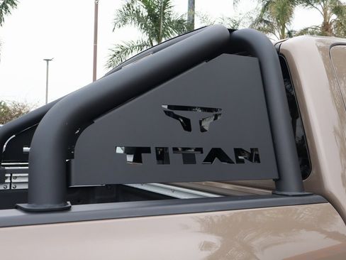 Used 2021 Nissan Titan PRO-4X w/ Pro-4x Convenience Package image 10