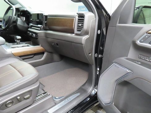 Used 2025 Chevrolet Silverado 1500 High Country w/ Midnight Edition image 34