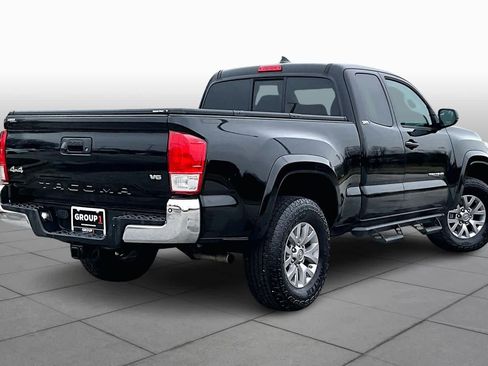 Used 2017 Toyota Tacoma SR5 image 12