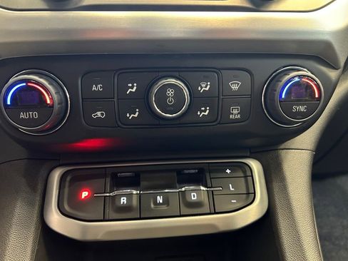 Used 2023 GMC Acadia SLT w/ Elevation Edition image 20