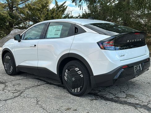 New 2026 Nissan Leaf w/ Illuminated Package image 6