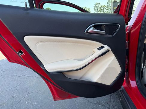 Used 2018 Mercedes-Benz GLA 250 4MATIC image 32