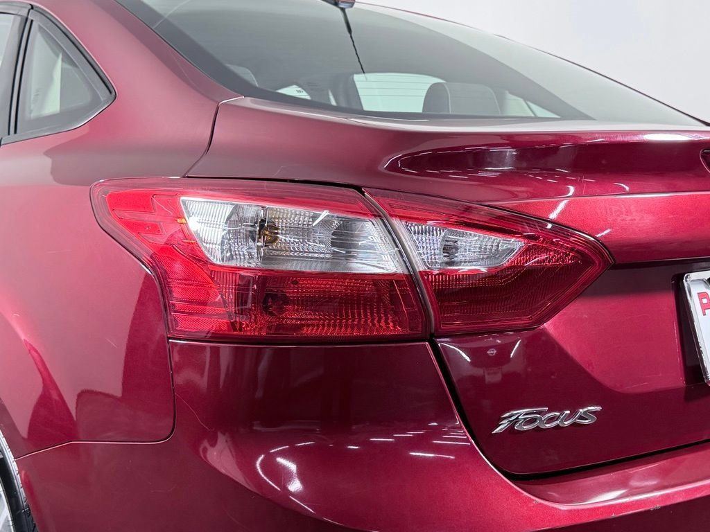 Used 2014 Ford Focus SE FWD image 9