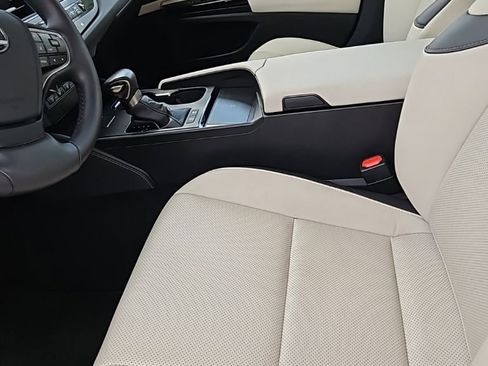 Used 2025 Lexus ES 300h w/ Premium Package image 6