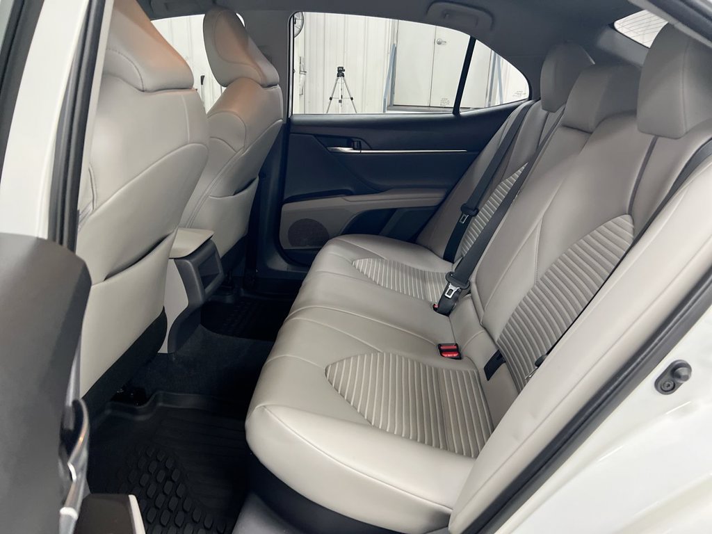 Used 2022 Toyota Camry SE w/ Cold Weather Package FWD image 22