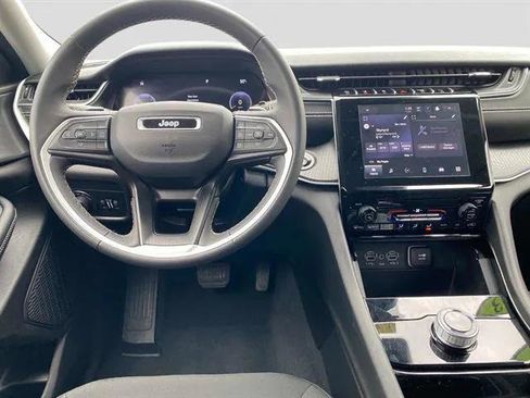 Certified 2023 Jeep Grand Cherokee L Laredo image 11