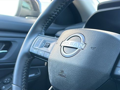 Certified 2025 Nissan Rogue SV image 30