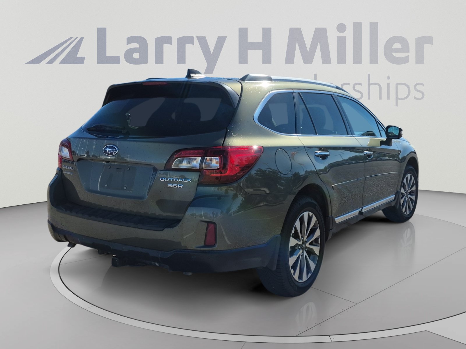 Used 2017 Subaru Outback 3.6R Touring w/ Popular Package #5A AWD/4WD image 5