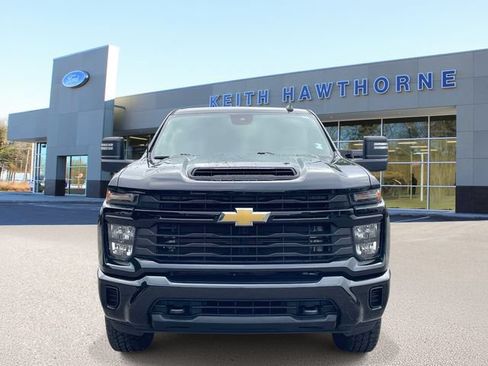 Used 2024 Chevrolet Silverado 2500 Custom w/ Custom Value Package AWD/4WD image 2