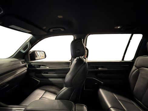 Used 2024 Jeep Wagoneer L Series II w/ Flexible Seating Group AWD/4WD image 43