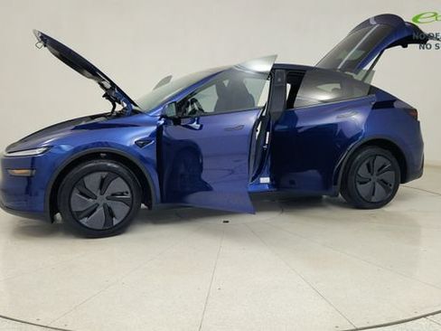 Used 2026 Tesla Model Y 2WD image 16