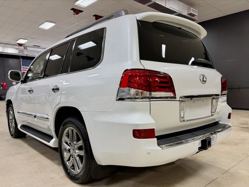 Used 2013 Lexus LX 570 4WD w/ Luxury Pkg w/Pre-crash image 5
