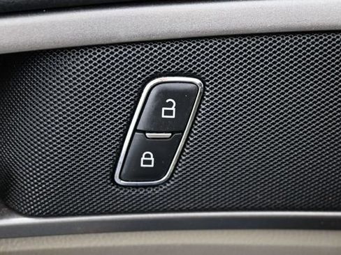 Used 2018 Ford Fusion SE FWD image 15