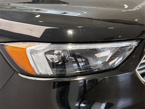 Used 2023 Ford Edge Titanium image 6
