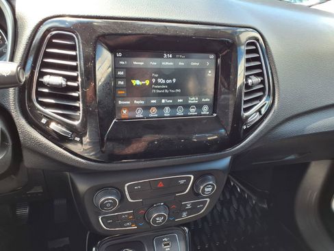 Used 2020 Jeep Compass Latitude AWD/4WD image 19