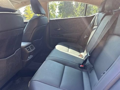 Used 2023 Lexus ES 300h w/ Premium Package FWD image 16