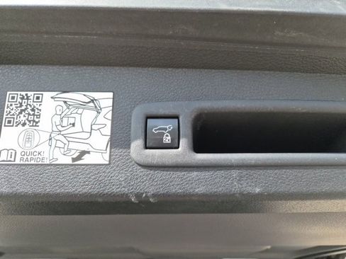 Used 2023 Toyota Sienna XLE image 9