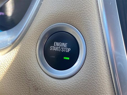 Used 2022 Chevrolet Traverse LT image 32