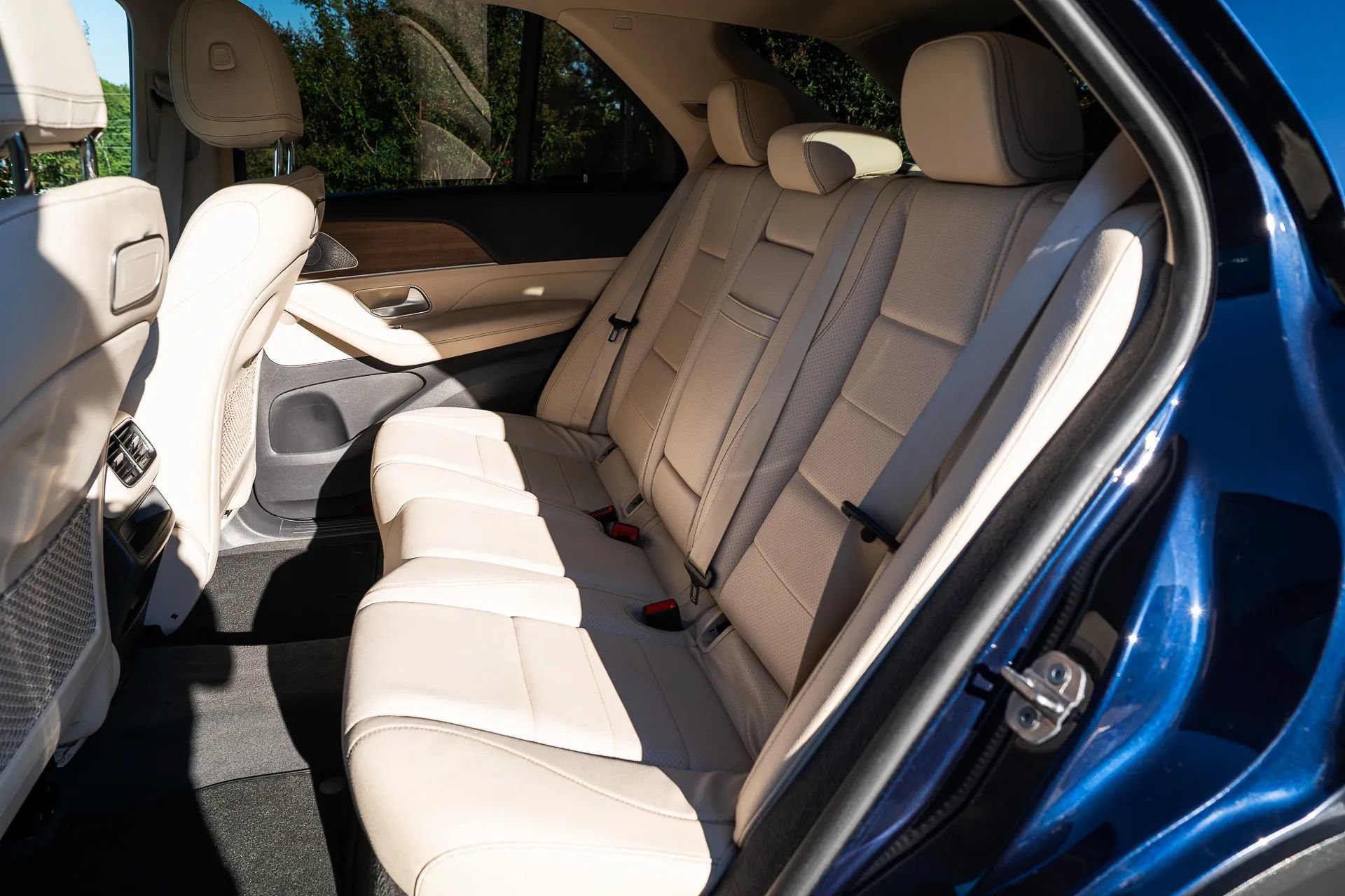 Used 2020 Mercedes-Benz GLE 350 4MATIC w/ Premium Package image 29