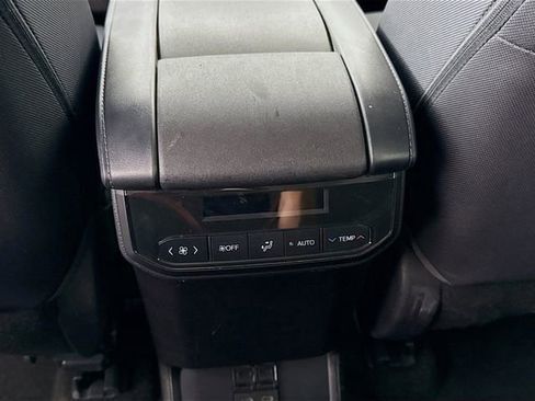 Used 2023 Toyota Highlander LE FWD image 23