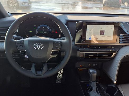 Certified 2025 Toyota Camry SE w/ Convenience Package image 4