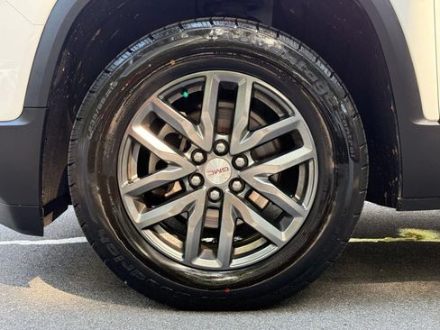 Used 2017 GMC Acadia SLT AWD/4WD image 18