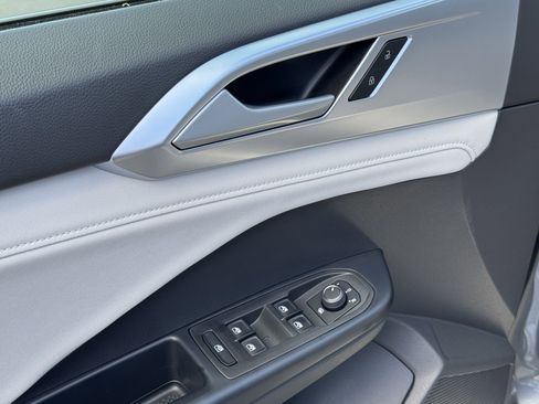 Used 2025 Volkswagen Taos SE AWD/4WD image 14