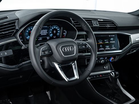 New 2025 Audi Q3 2.0T Premium image 9