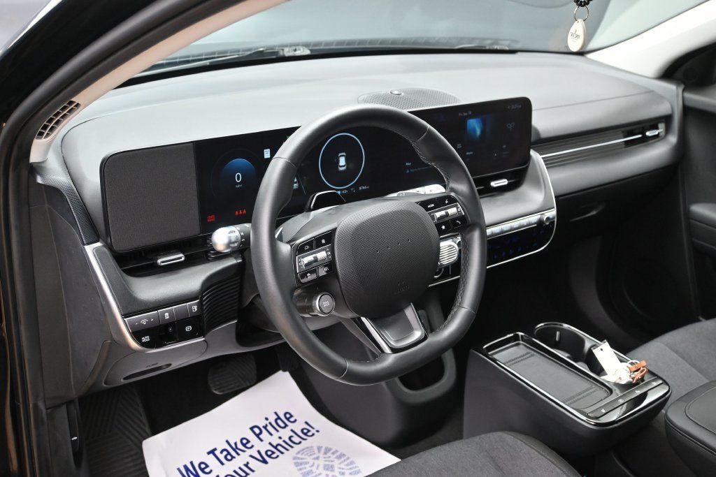 Used 2025 Hyundai Ioniq 5 SE RWD image 21