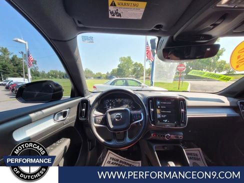 Used 2020 Volvo XC40 T5 Momentum w/ Protection Package image 15
