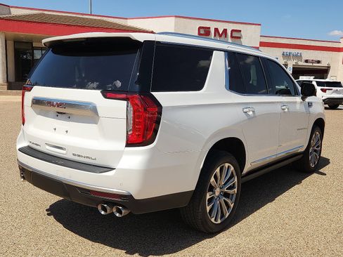 Used 2021 GMC Yukon Denali w/ Denali Premium Package AWD/4WD image 4
